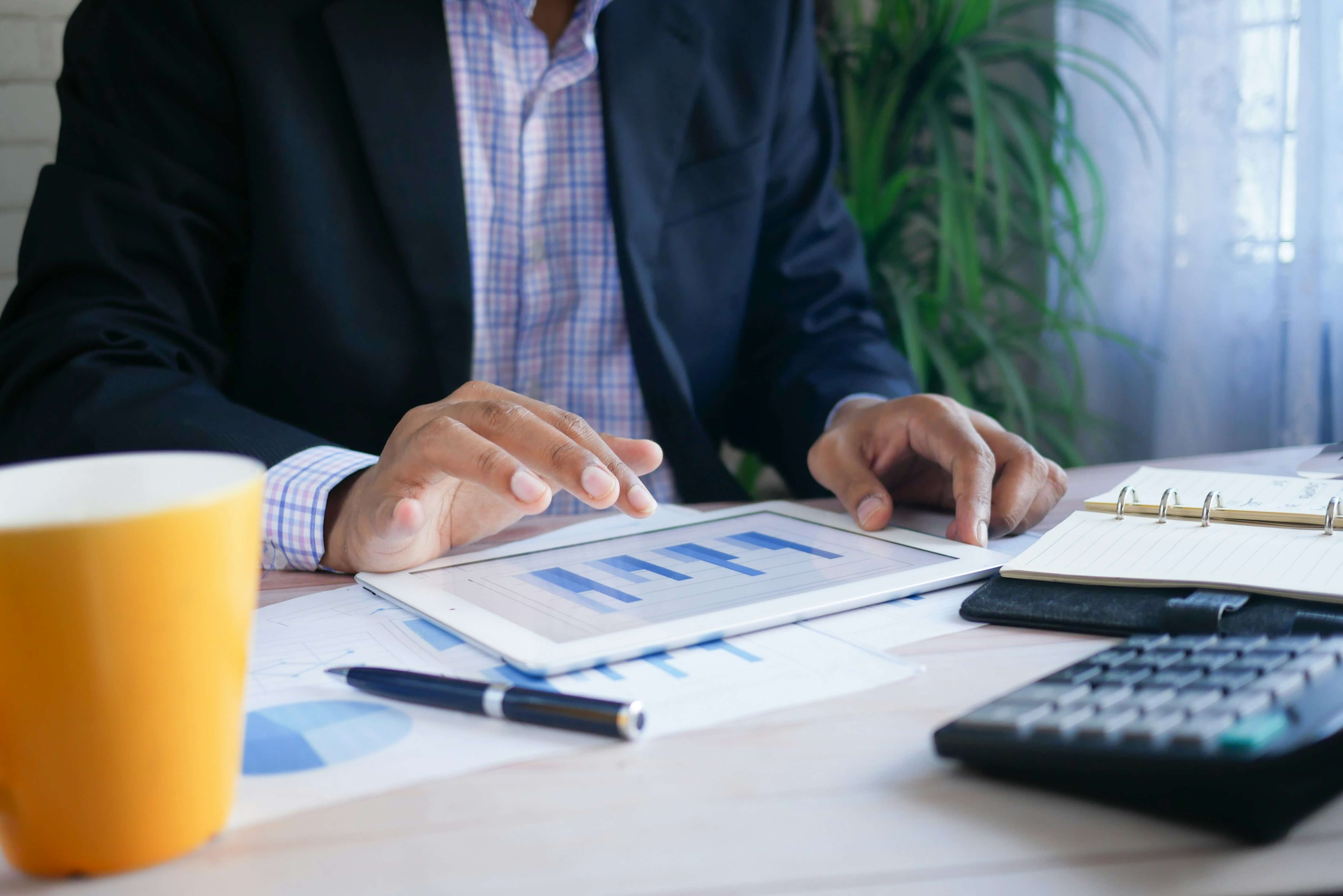 Ground the discussion of what an ongoing managed-investing fee can cover with a real provider range example